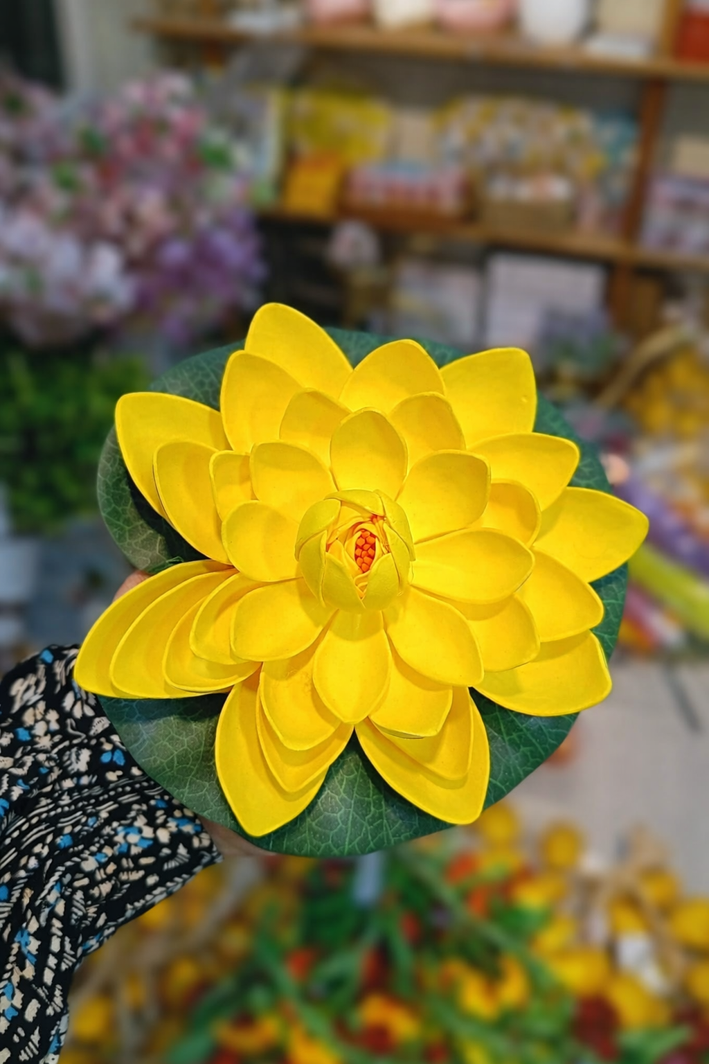 Artificial Lotus Flower Arrangements - Vibrant Floating Lotus Decor (Yellow, Pink, Red, Purple, Blue)